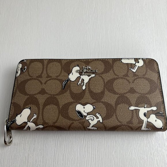 NWT Coach x Peanuts Snoopy Wristlet Wallet - Picture 3 of 9